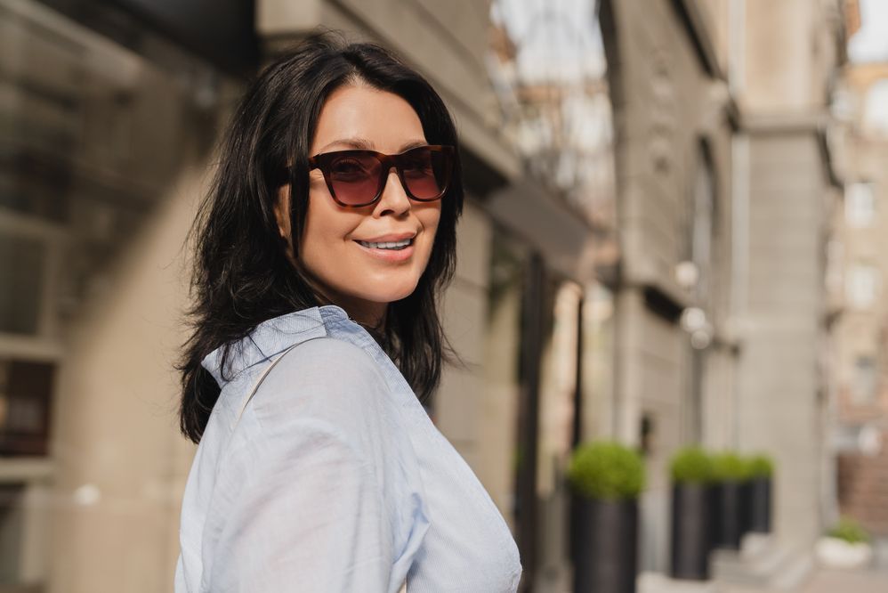 Jakie okulary po 50? Znajdź idealne okulary dla 50-latki!